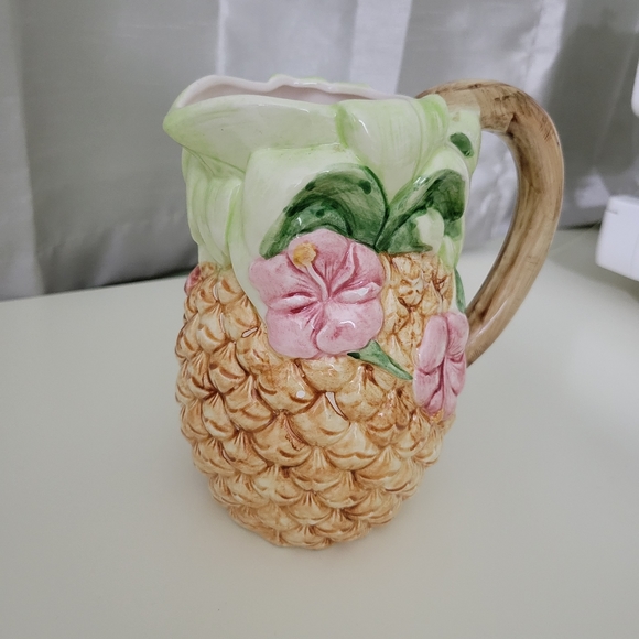 Vintage hand painted pineapple 🍍 pitcher jug - Picture 2 of 8